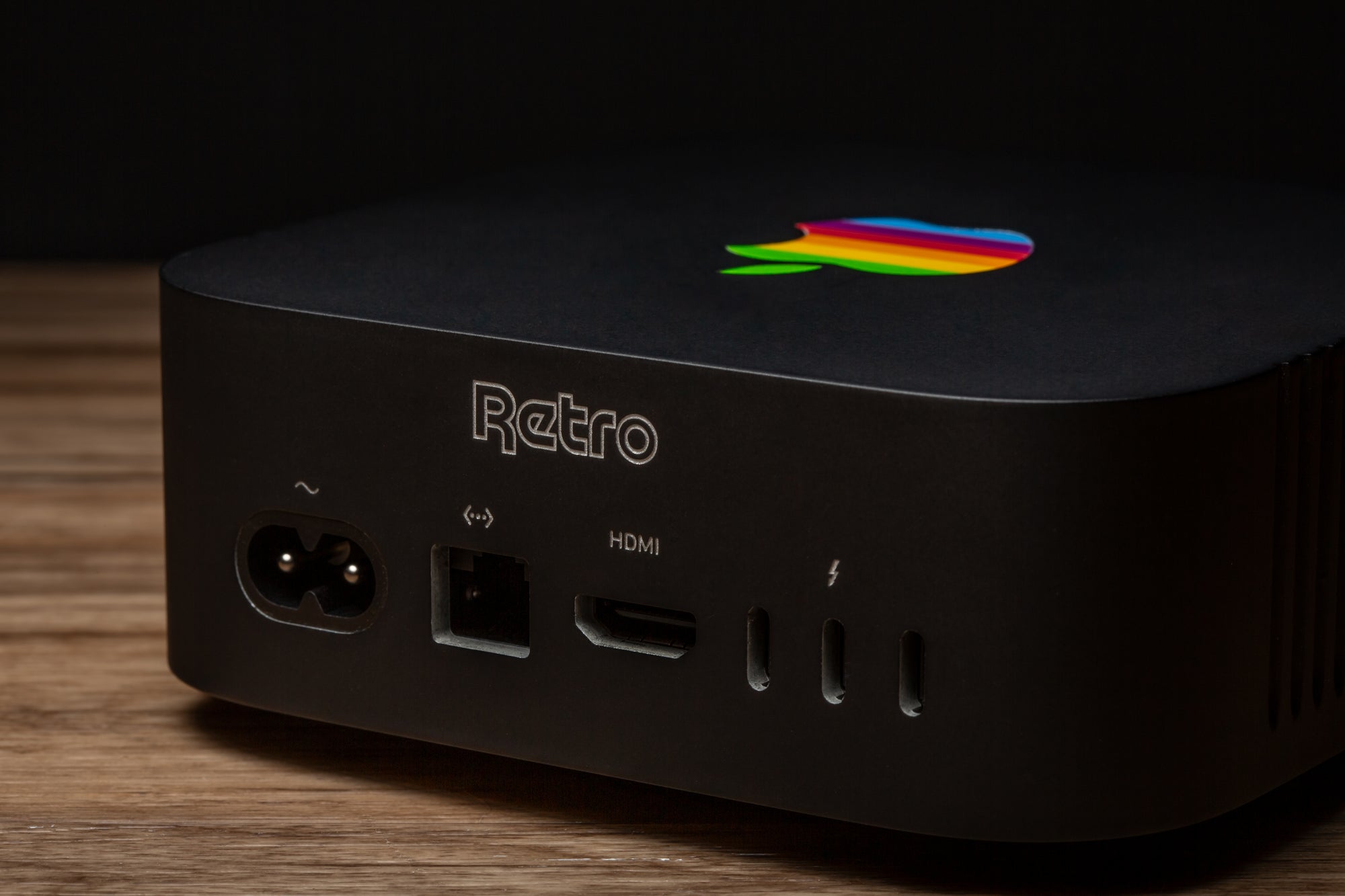 Mac Mini Retro - Dark Ports